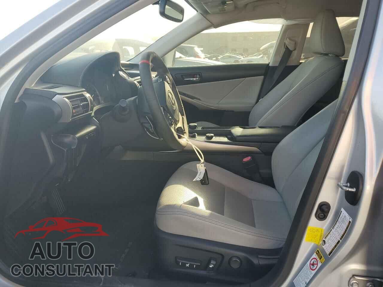 LEXUS IS 2016 - JTHBA1D21G5021975