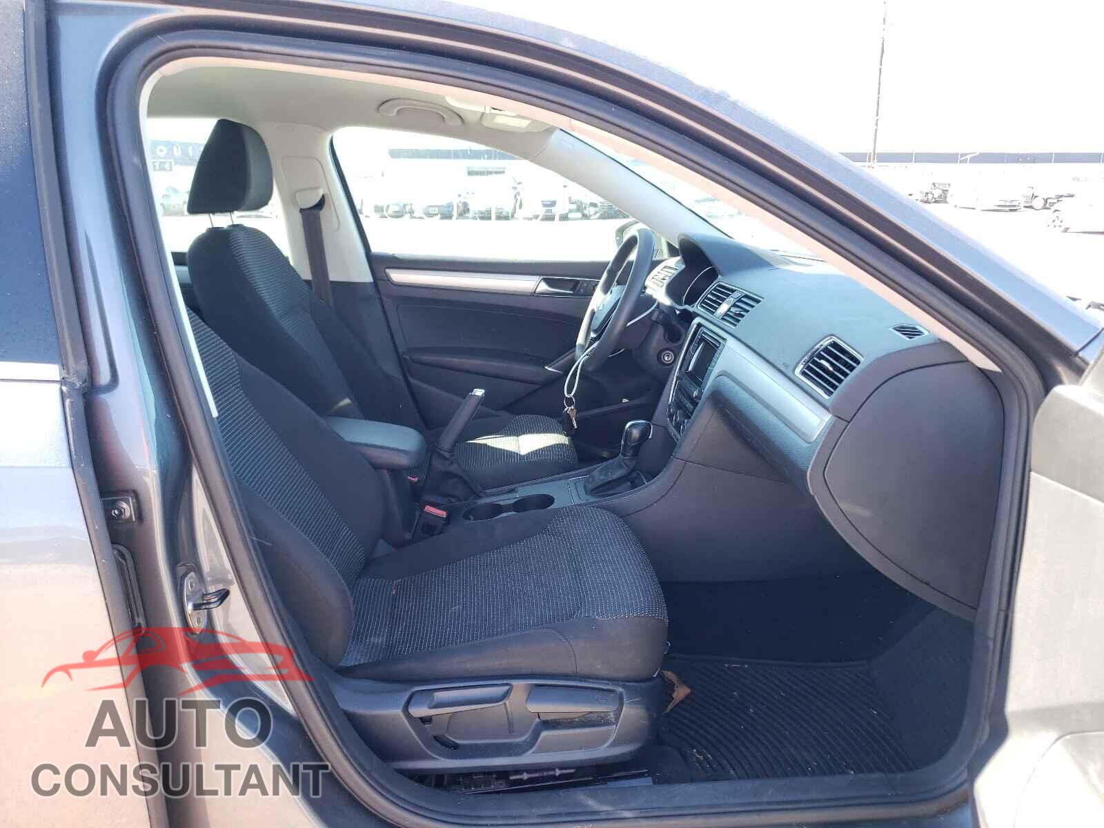 VOLKSWAGEN PASSAT 2017 - 1VWAT7A35HC019440