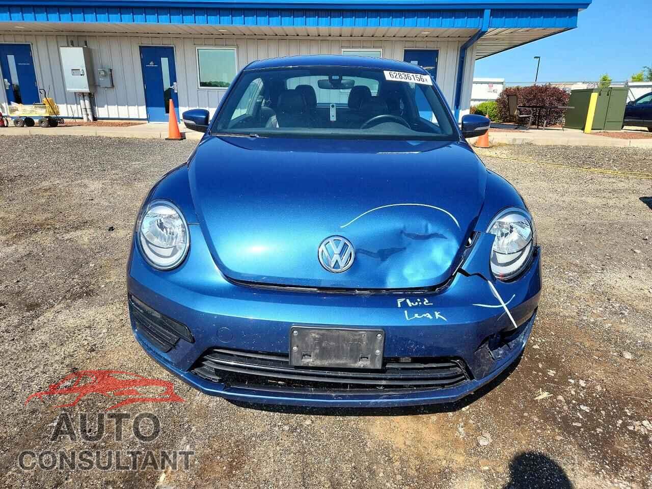 VOLKSWAGEN BEETLE 2018 - 3VWFD7AT1JM727739