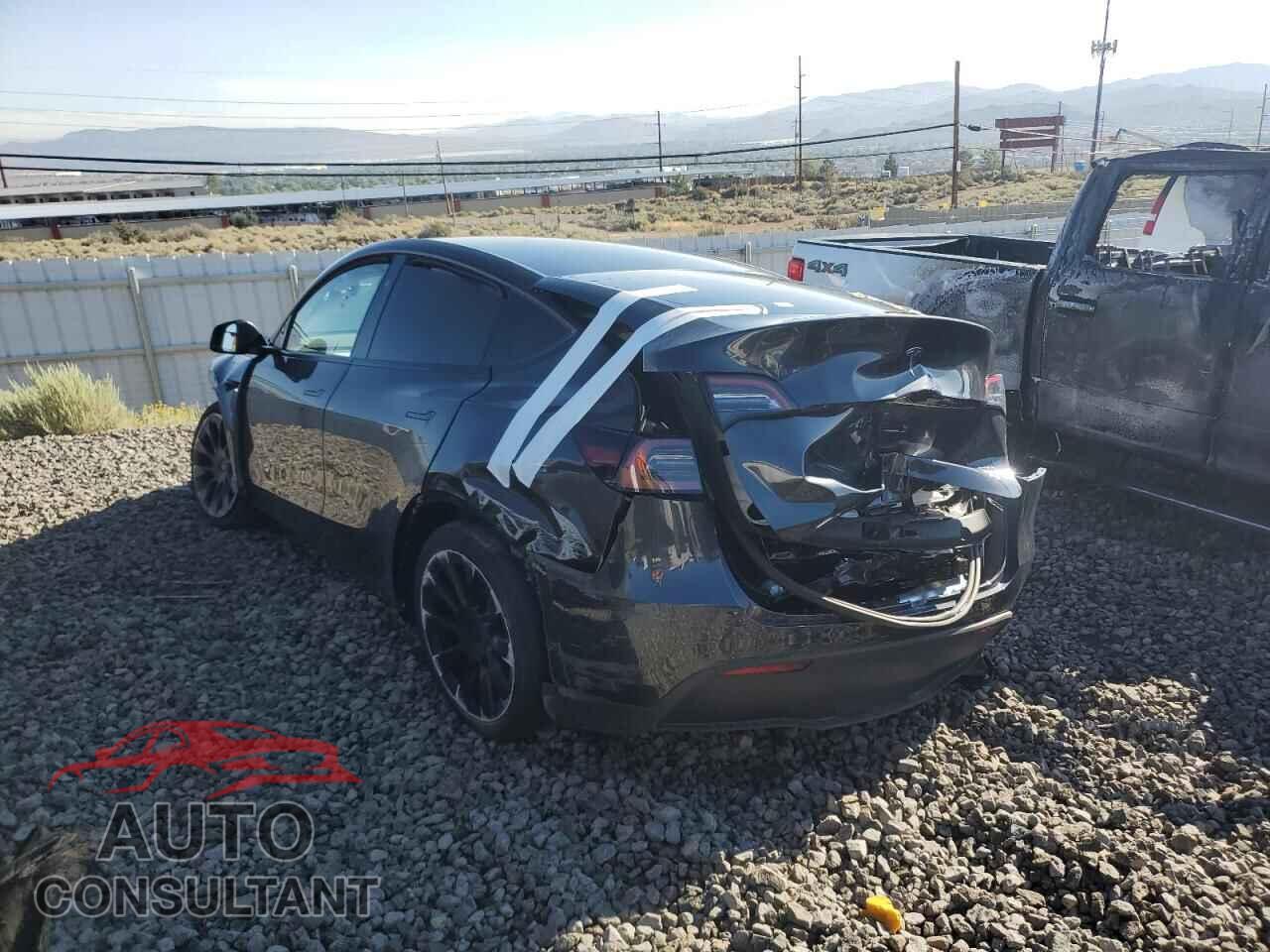 TESLA MODEL Y 2025 - 7SAYGAEE2SF312174
