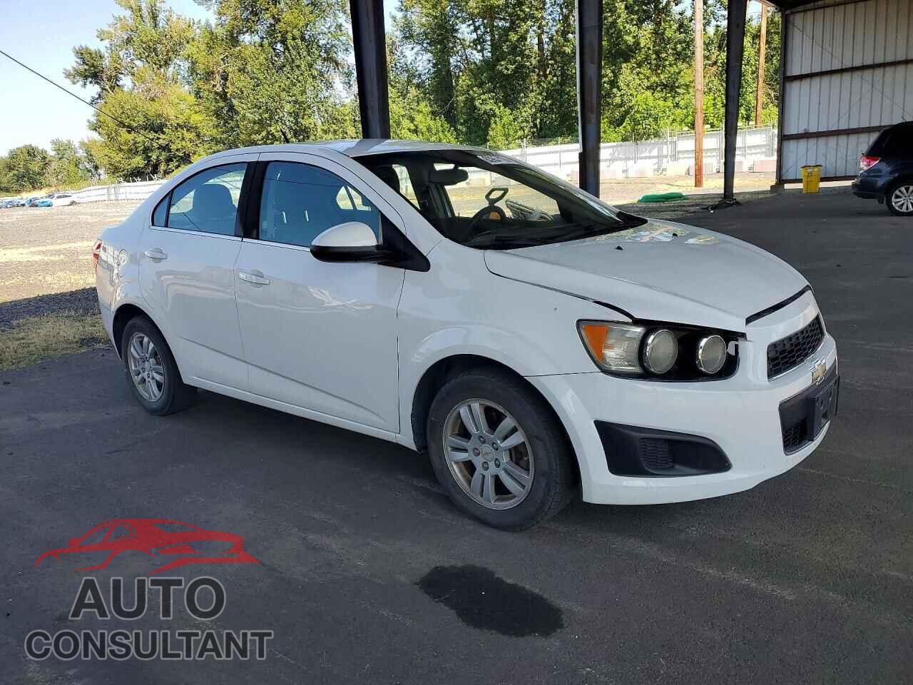 CHEVROLET SONIC 2014 - 1G1JC5SH5E4184341