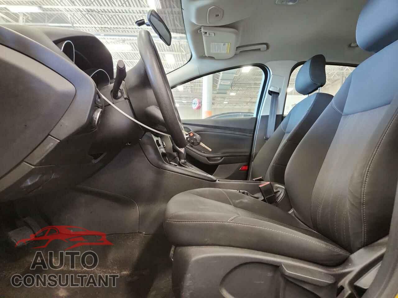 FORD FOCUS 2017 - 1FADP3E28HL257884