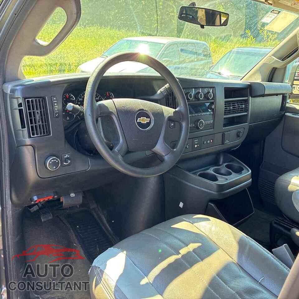 CHEVROLET EXPRESS 2017 - 1GAWGEFF0H1252716