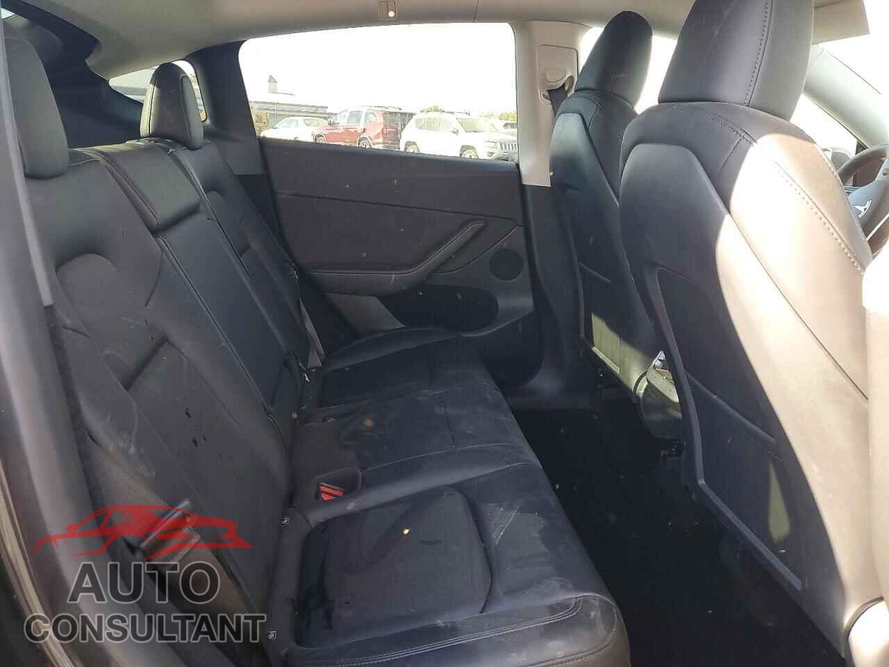 TESLA MODEL Y 2024 - 7SAYGDEE3RF031884