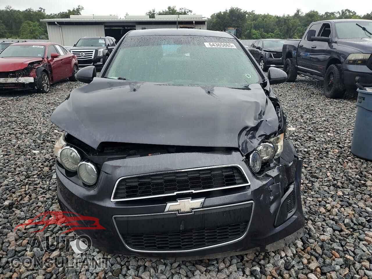 CHEVROLET SONIC 2013 - 1G1JC5SB8D4200252