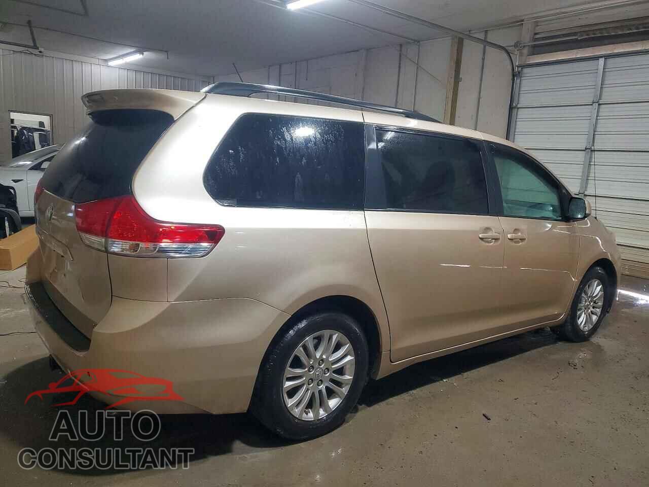 TOYOTA SIENNA 2011 - 5TDYK3DC0BS047824