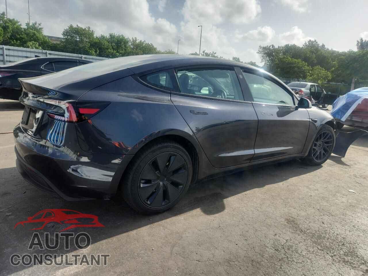 TESLA MODEL 3 2024 - 5YJ3E1EB8RF813499