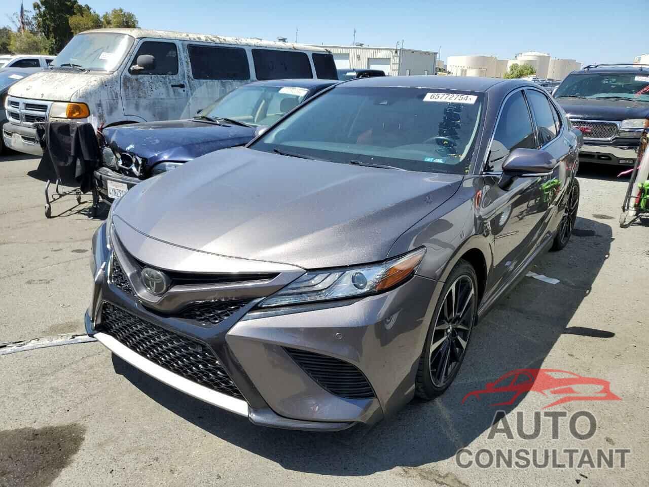 TOYOTA CAMRY 2018 - 4T1B61HKXJU084935