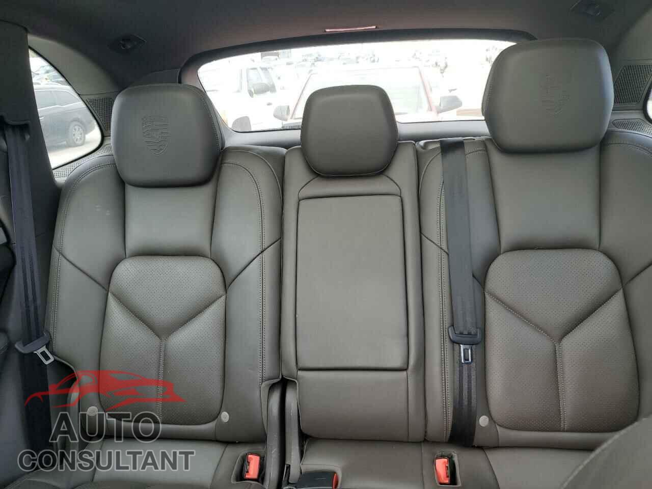 PORSCHE CAYENNE 2017 - WP1AA2A21HKA85619