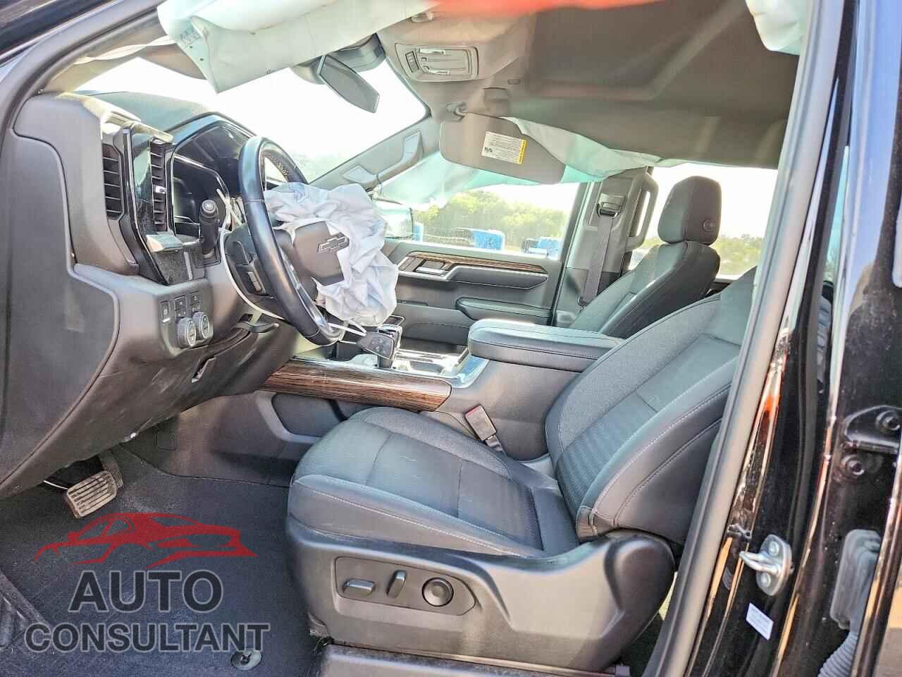 CHEVROLET SILVERADO 2023 - 2GCUDEEDXP1102158