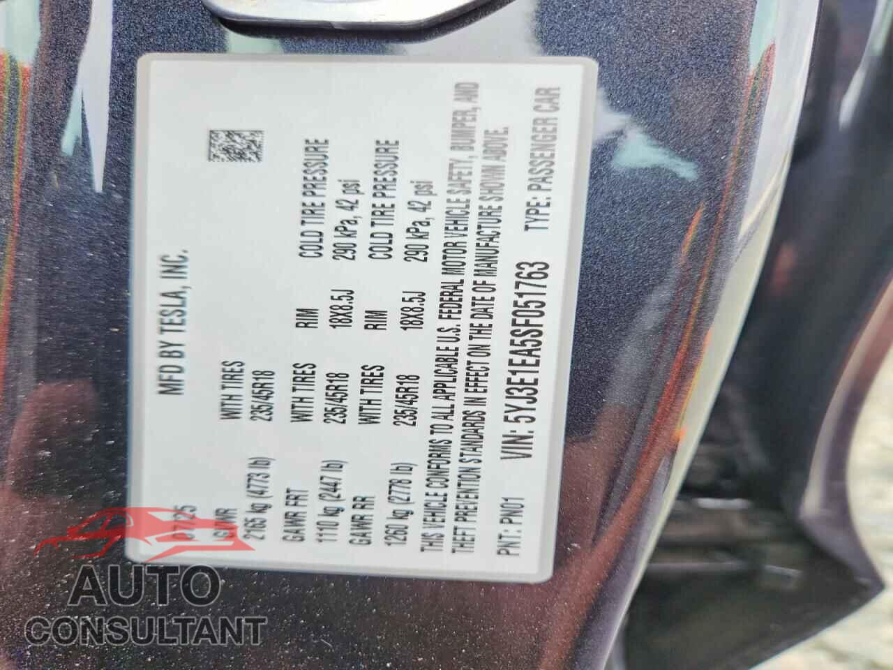 TESLA MODEL 3 2025 - 5YJ3E1EA5SF051763