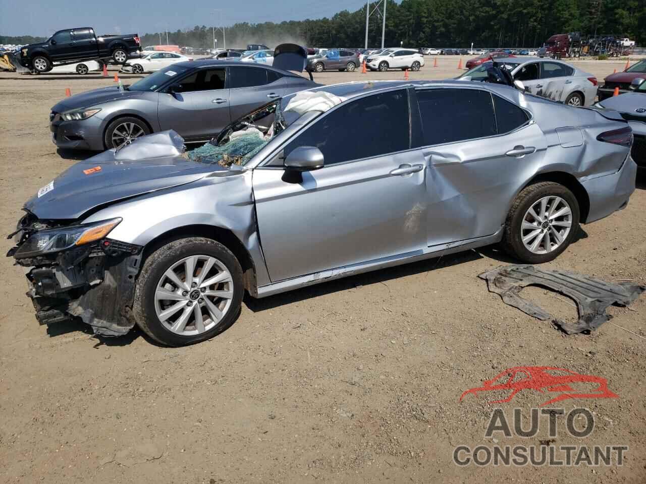 TOYOTA CAMRY 2022 - 4T1C11AK0NU664858