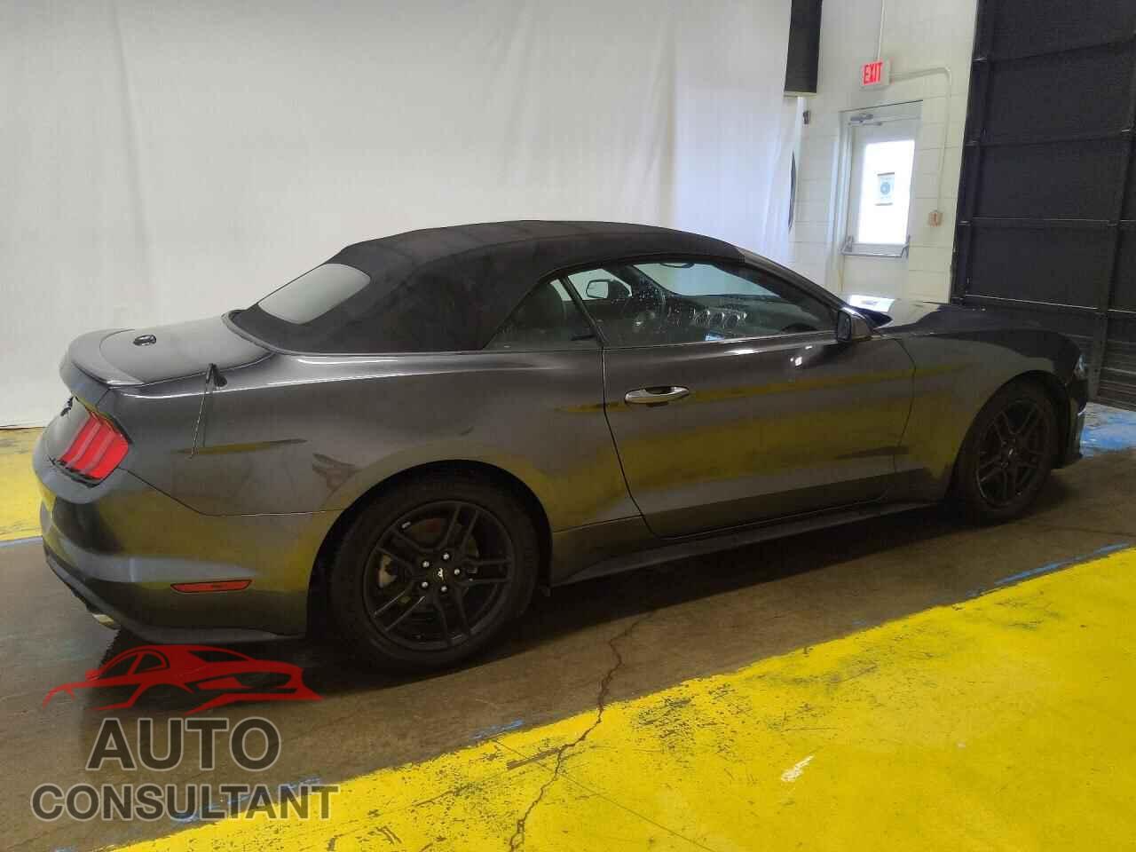 FORD MUSTANG 2018 - 1FATP8UHXJ5155432