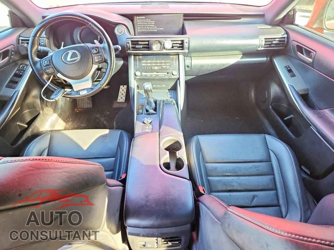 LEXUS IS 2018 - JTHC81D28J5029546