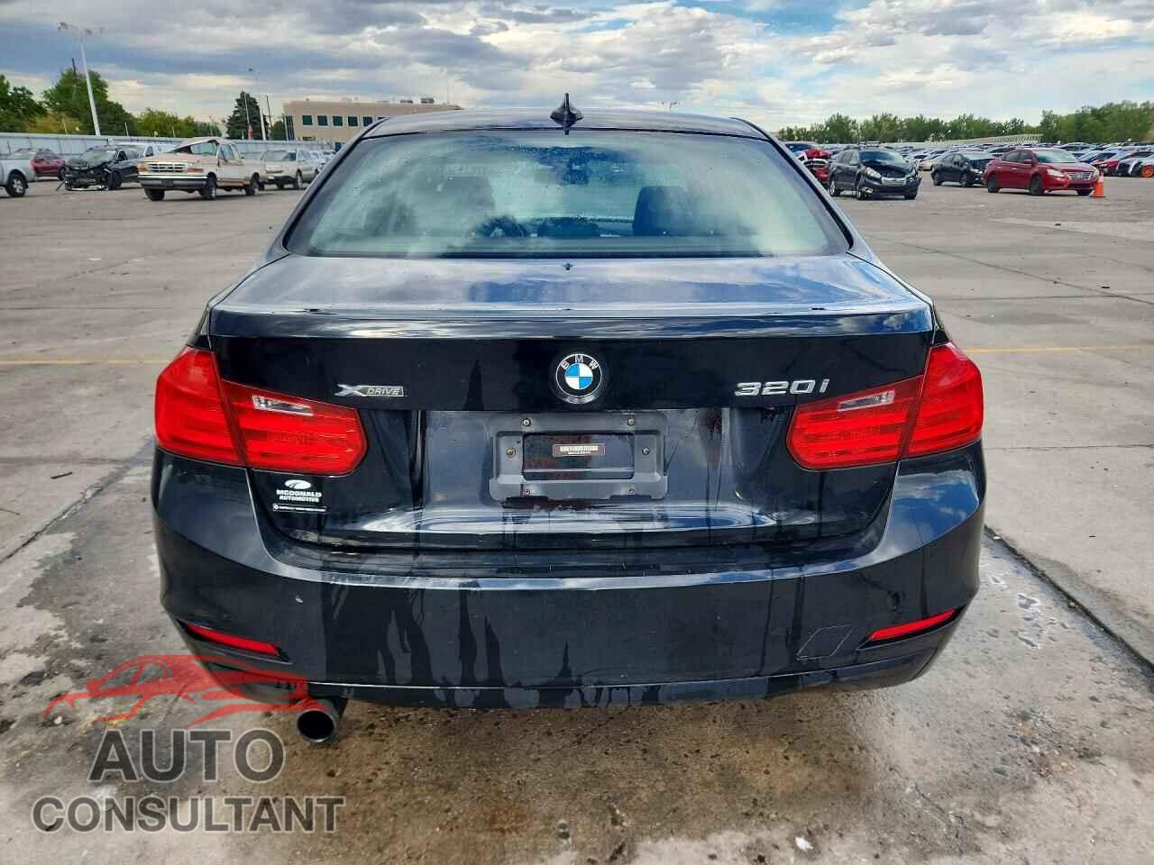 BMW 3 SERIES 2013 - WBA3C3C51DF981002