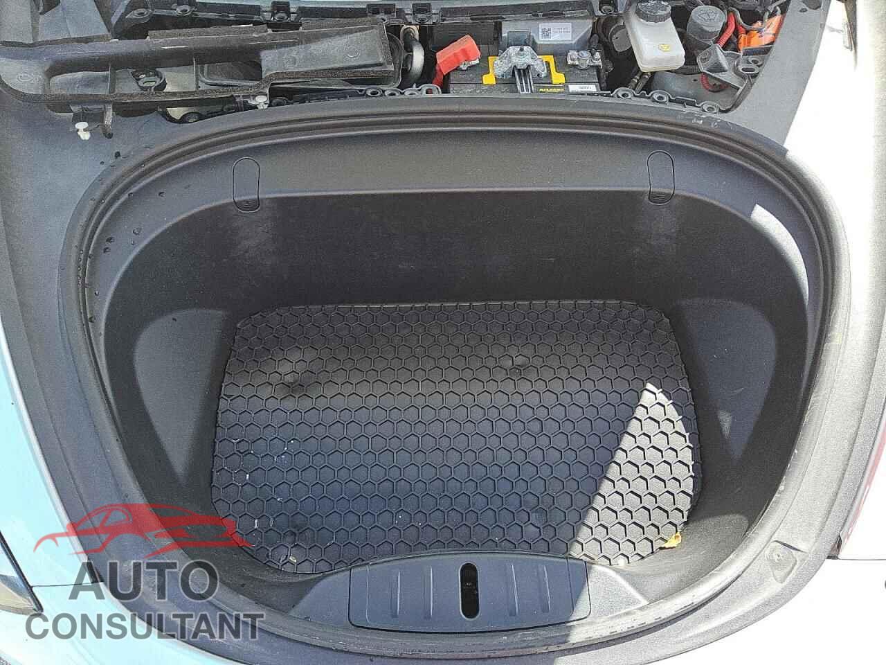 TESLA MODEL 3 2019 - 5YJ3E1EA2KF296293