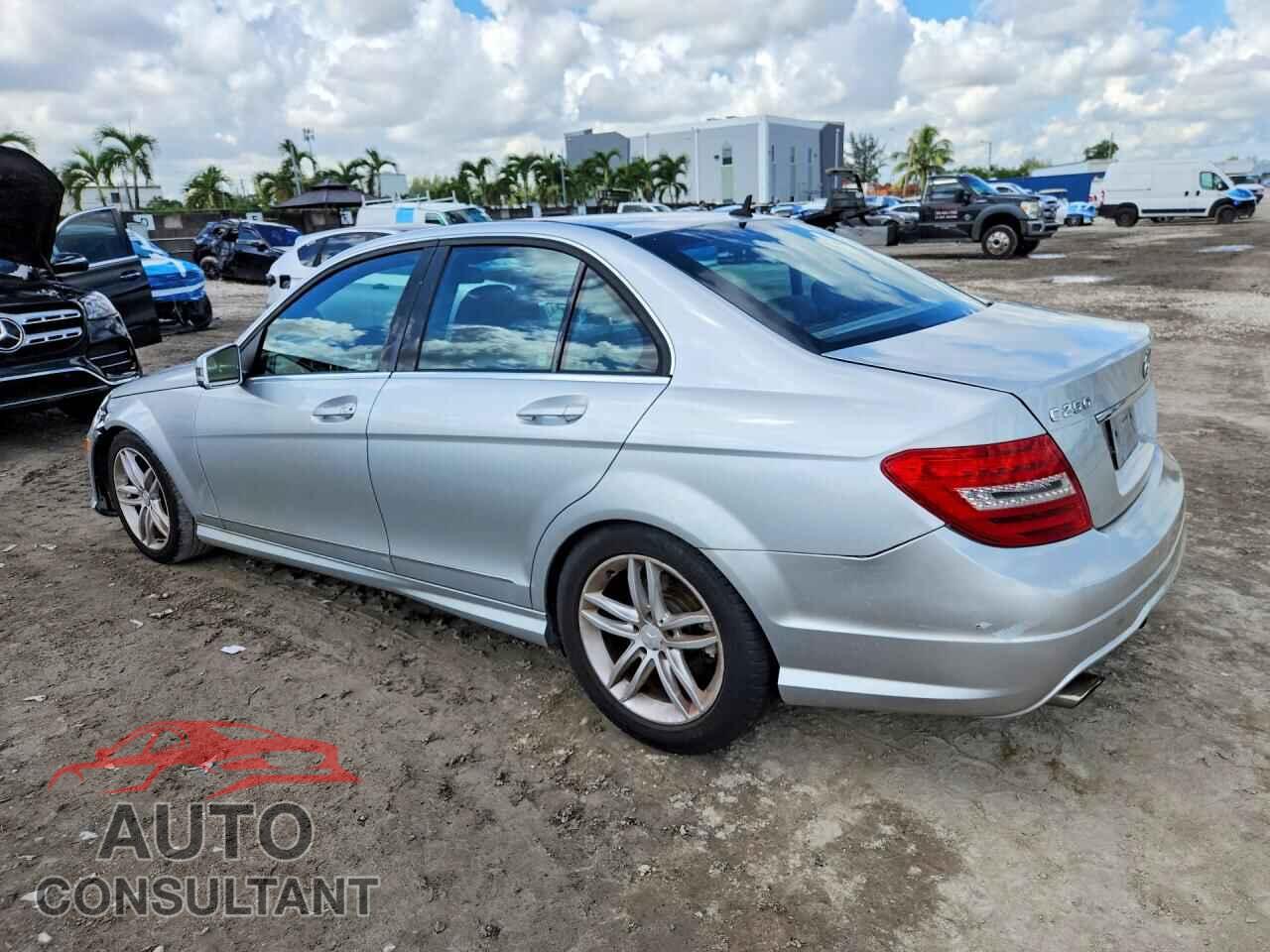 MERCEDES-BENZ C-CLASS 2014 - WDDGF4HB6EA949926