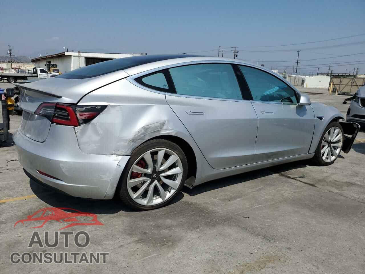 TESLA MODEL 3 2018 - 5YJ3E1EB0JF100519