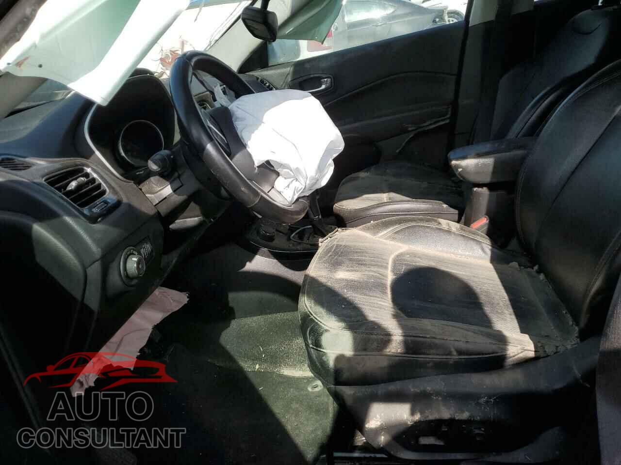 JEEP COMPASS 2020 - 3C4NJDCB4LT101153
