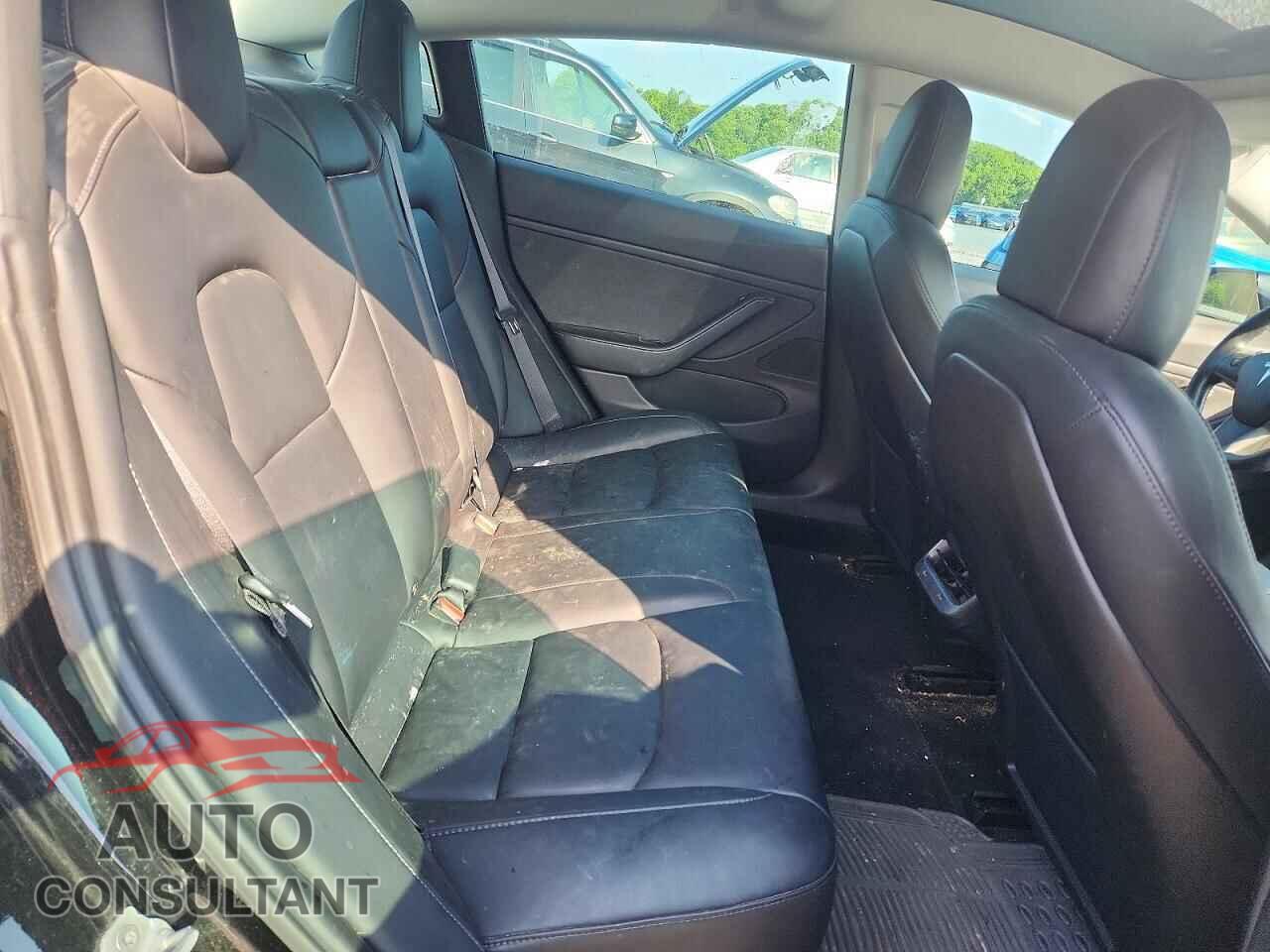 TESLA MODEL 3 2019 - 5YJ3E1EA5KF325138