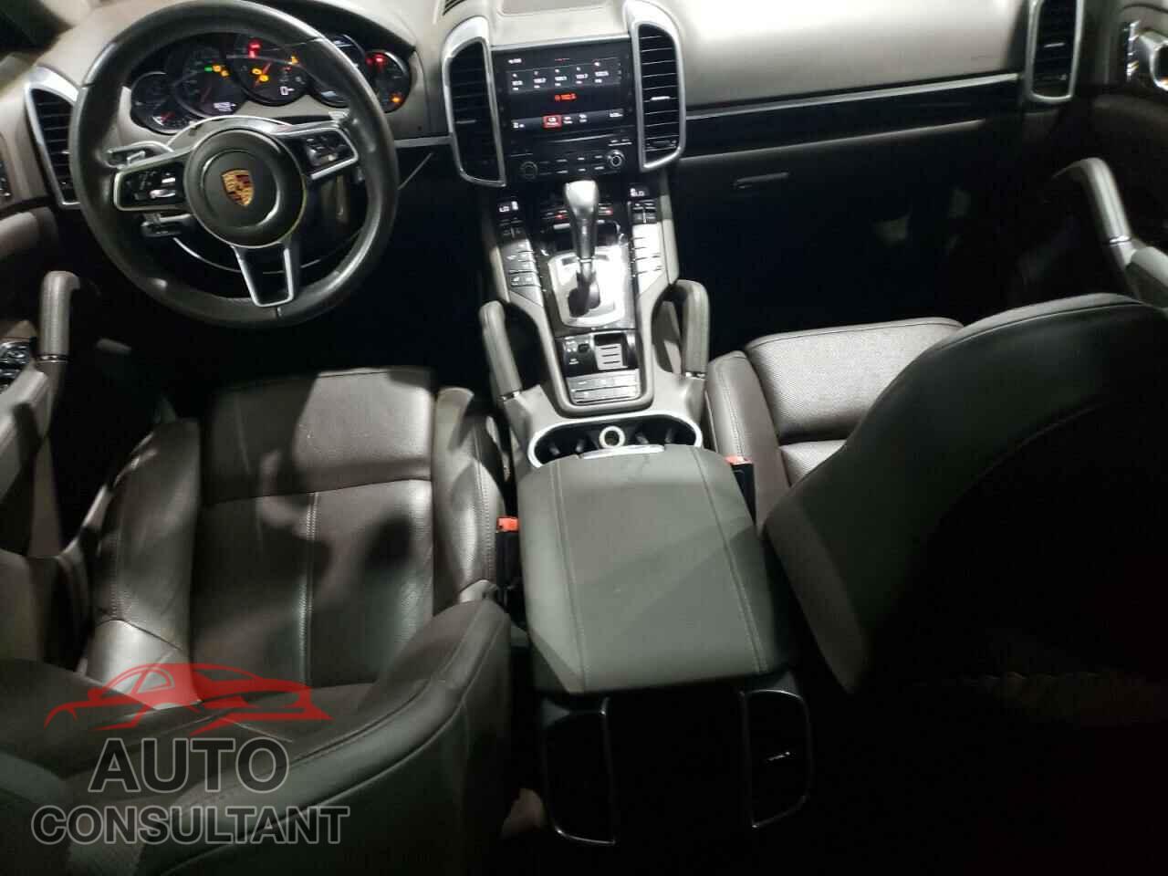 PORSCHE CAYENNE 2017 - WP1AA2A25HKA80519