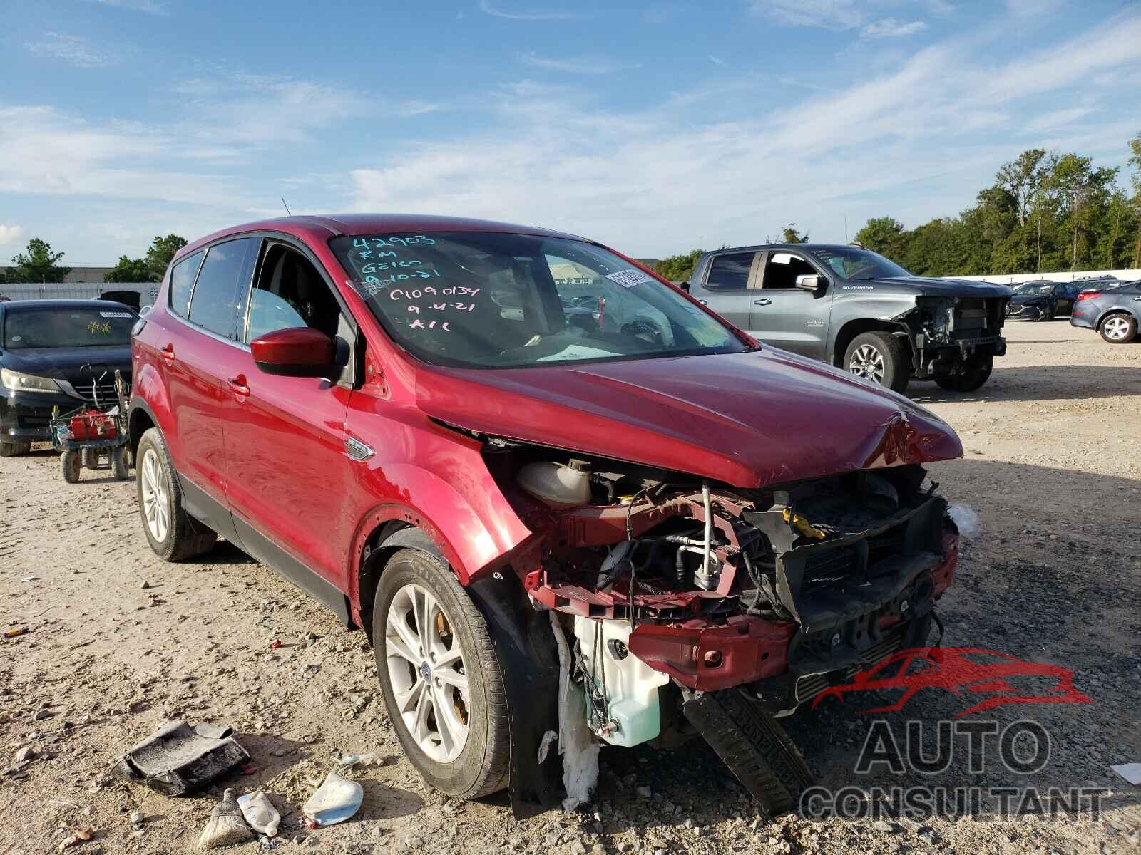 FORD ESCAPE 2017 - 1FMCU9G91HUC99363