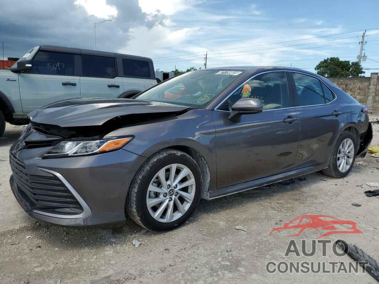 TOYOTA CAMRY 2022 - 4T1C11AK4NU660571