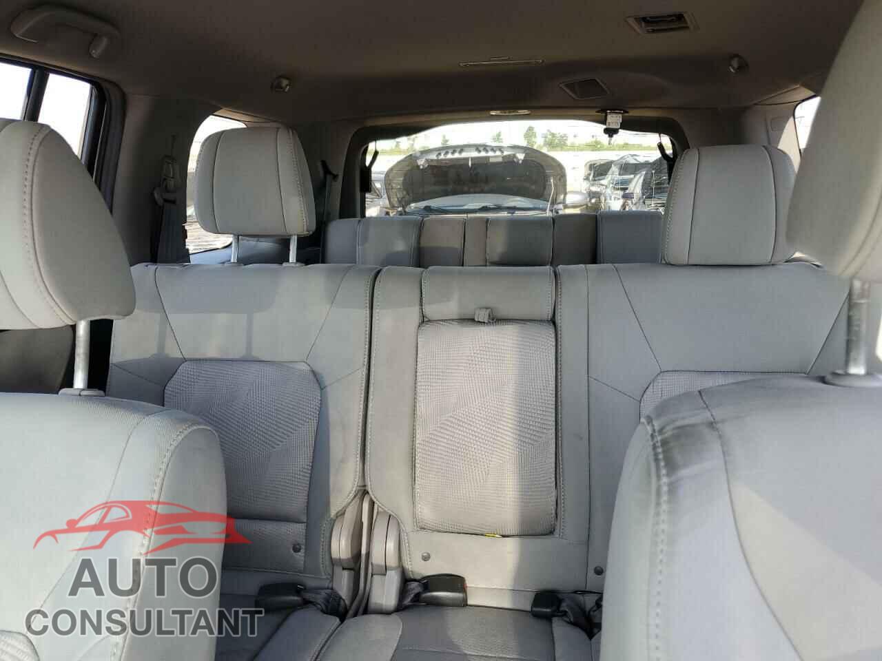 HONDA PILOT 2015 - 5FNYF4H28FB012776