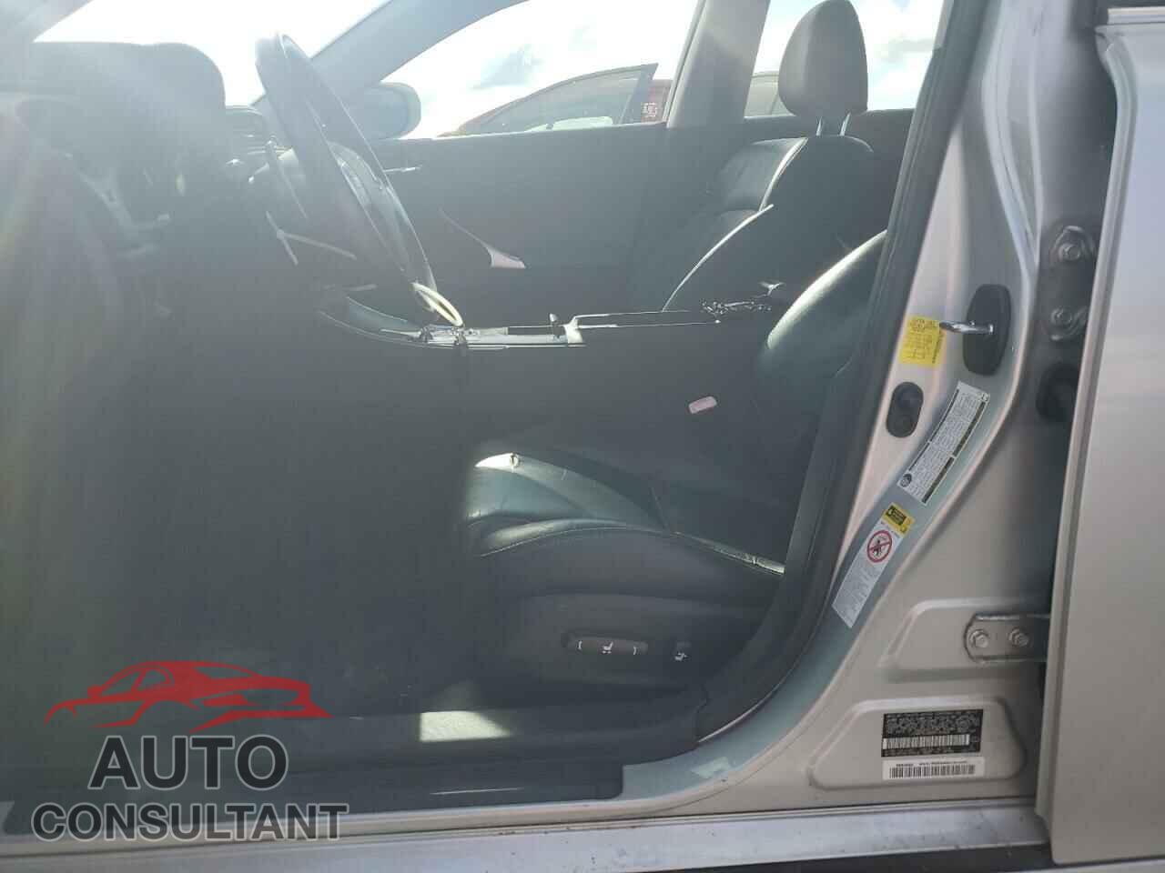 LEXUS IS 2011 - JTHBF5C26B5149065