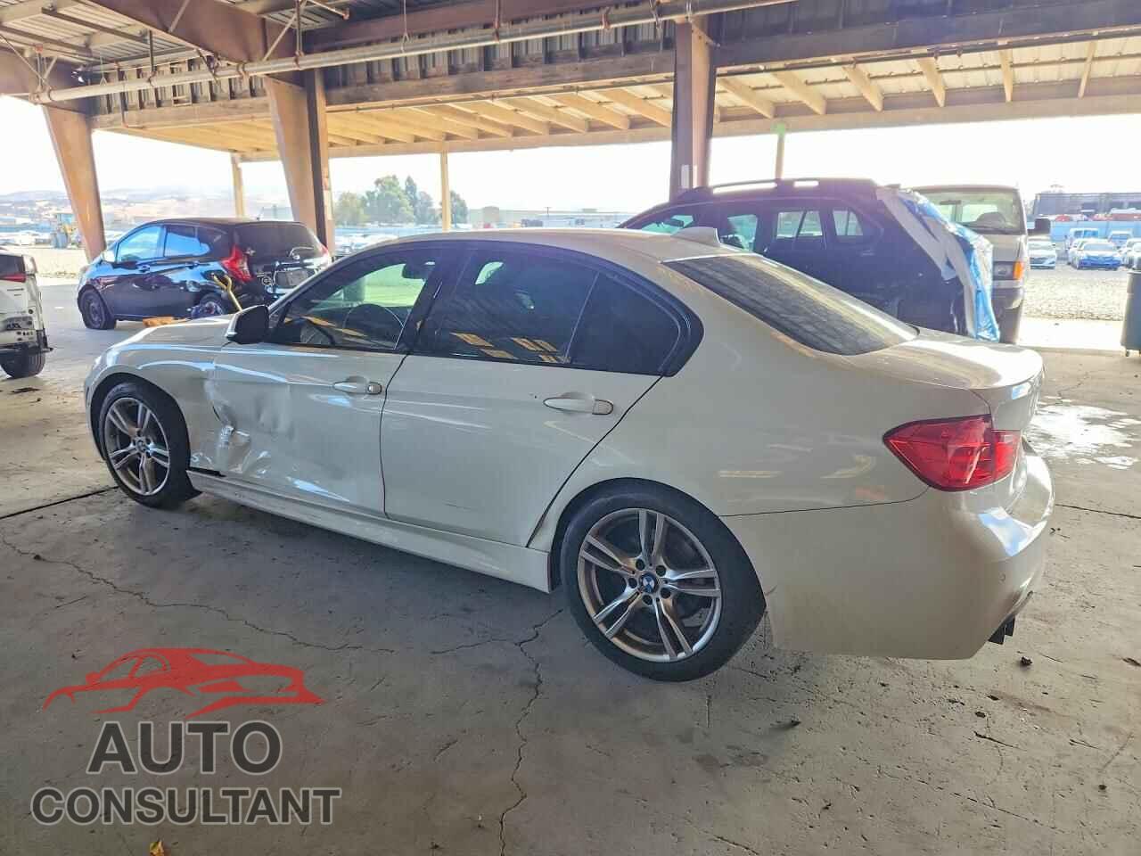 BMW 3 SERIES 2013 - WBA3C1C5XDF439661