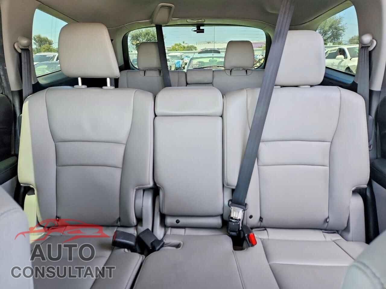 HONDA PILOT 2017 - 5FNYF5H79HB033091