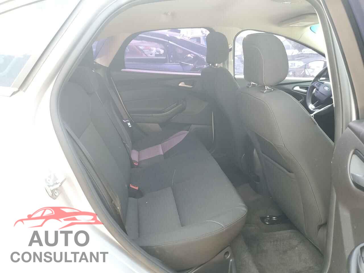 FORD FOCUS 2018 - 1FADP3FE4JL330263