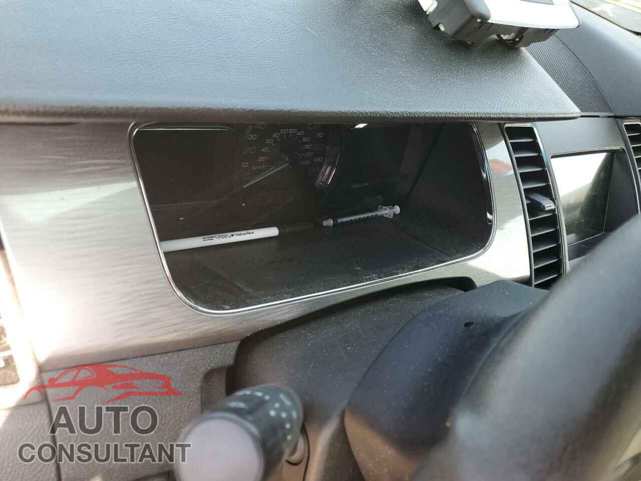 FORD TAURUS 2017 - 1FAHP2E86HG106258