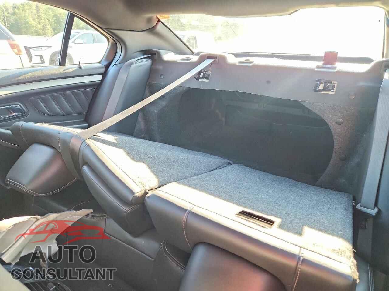FORD TAURUS 2017 - 1FAHP2E87HG105054