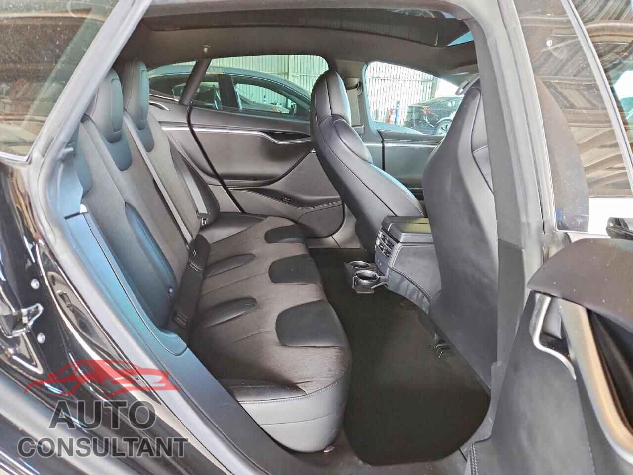 TESLA MODEL S 2017 - 5YJSA1E20HF208219