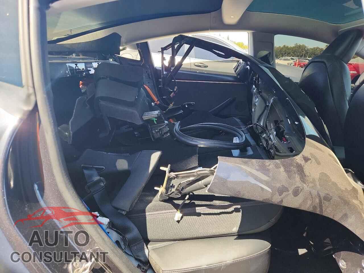 TESLA MODEL 3 2024 - 5YJ3E1EA4RF726061