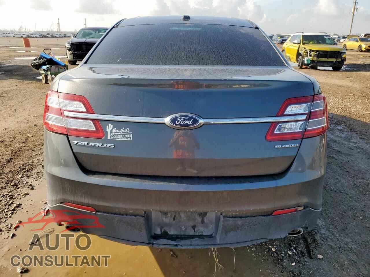 FORD TAURUS 2018 - 1FAHP2D80JG135696