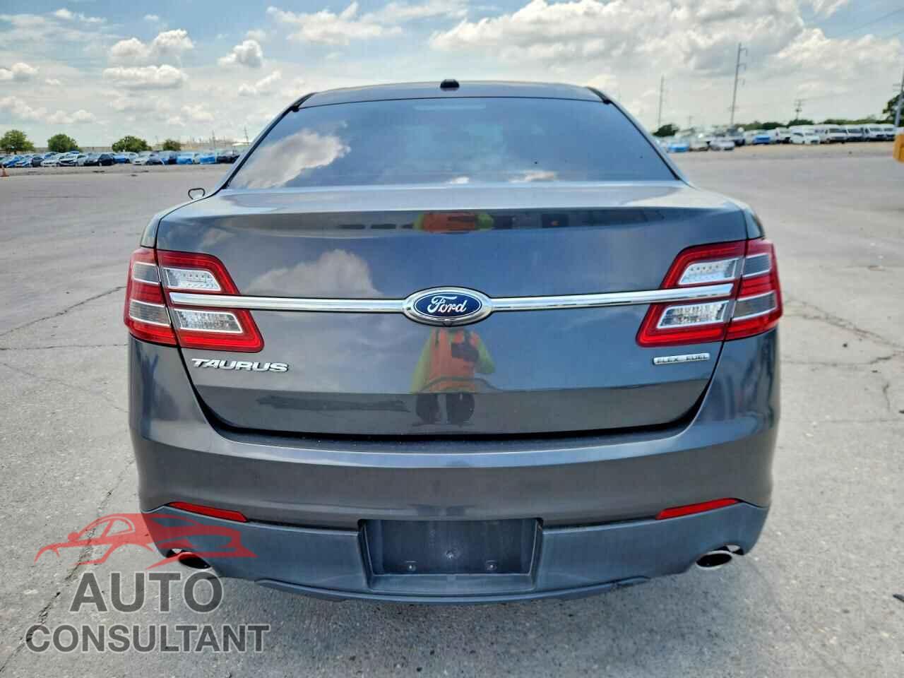 FORD TAURUS 2017 - 1FAHP2D85HG143156