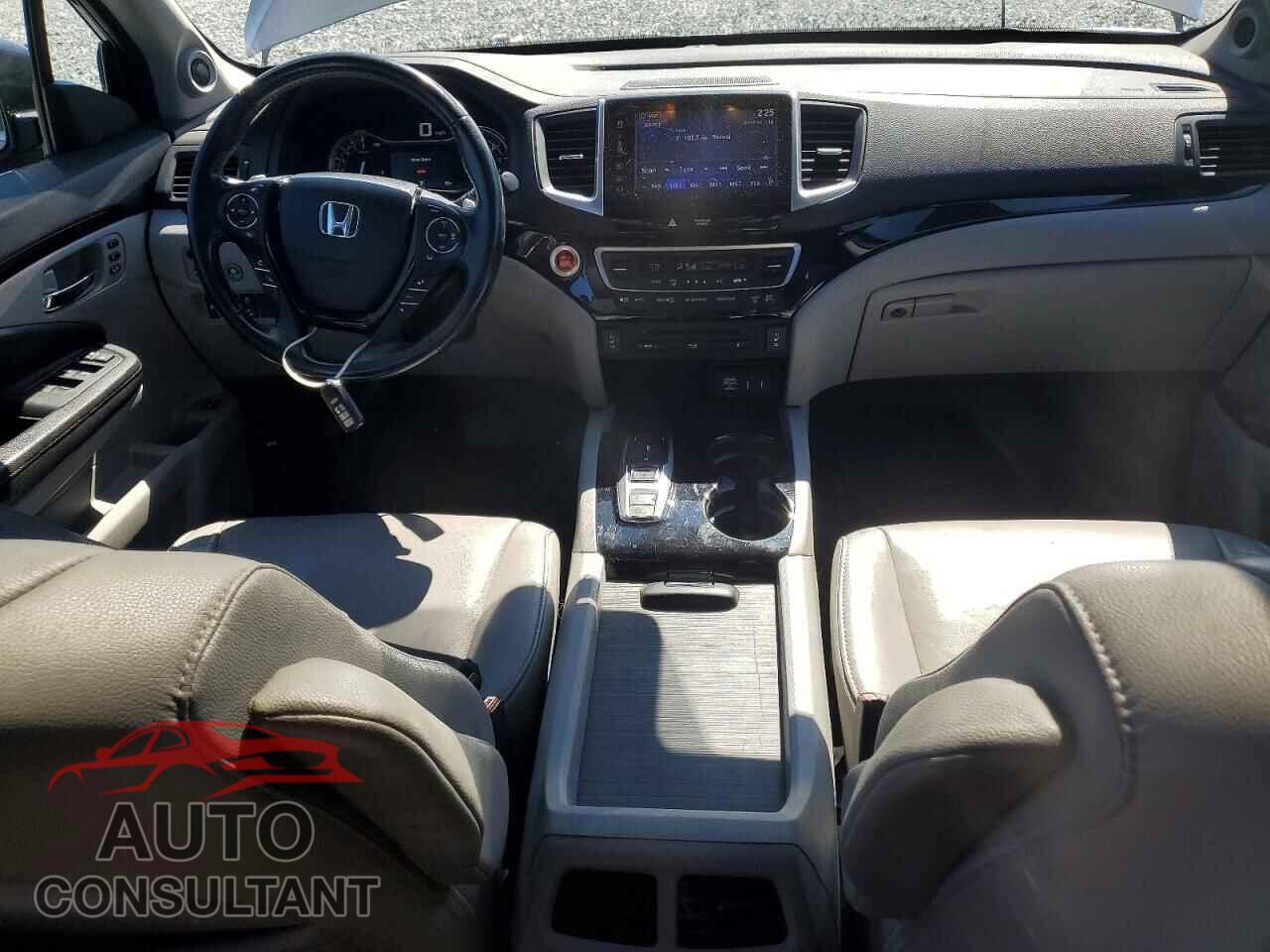 HONDA PILOT 2017 - 5FNYF6H95HB018630