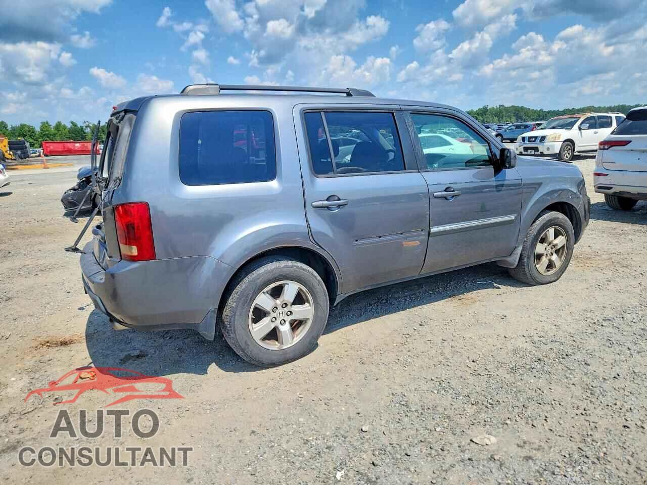 HONDA PILOT 2011 - 5FNYF4H44BB015749