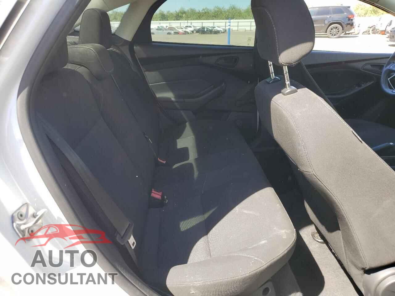 FORD FOCUS 2015 - 1FADP3E21FL343132