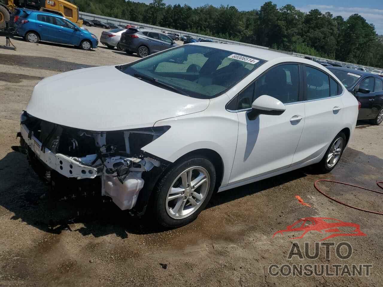 CHEVROLET CRUZE 2018 - 1G1BE5SM1J7136517