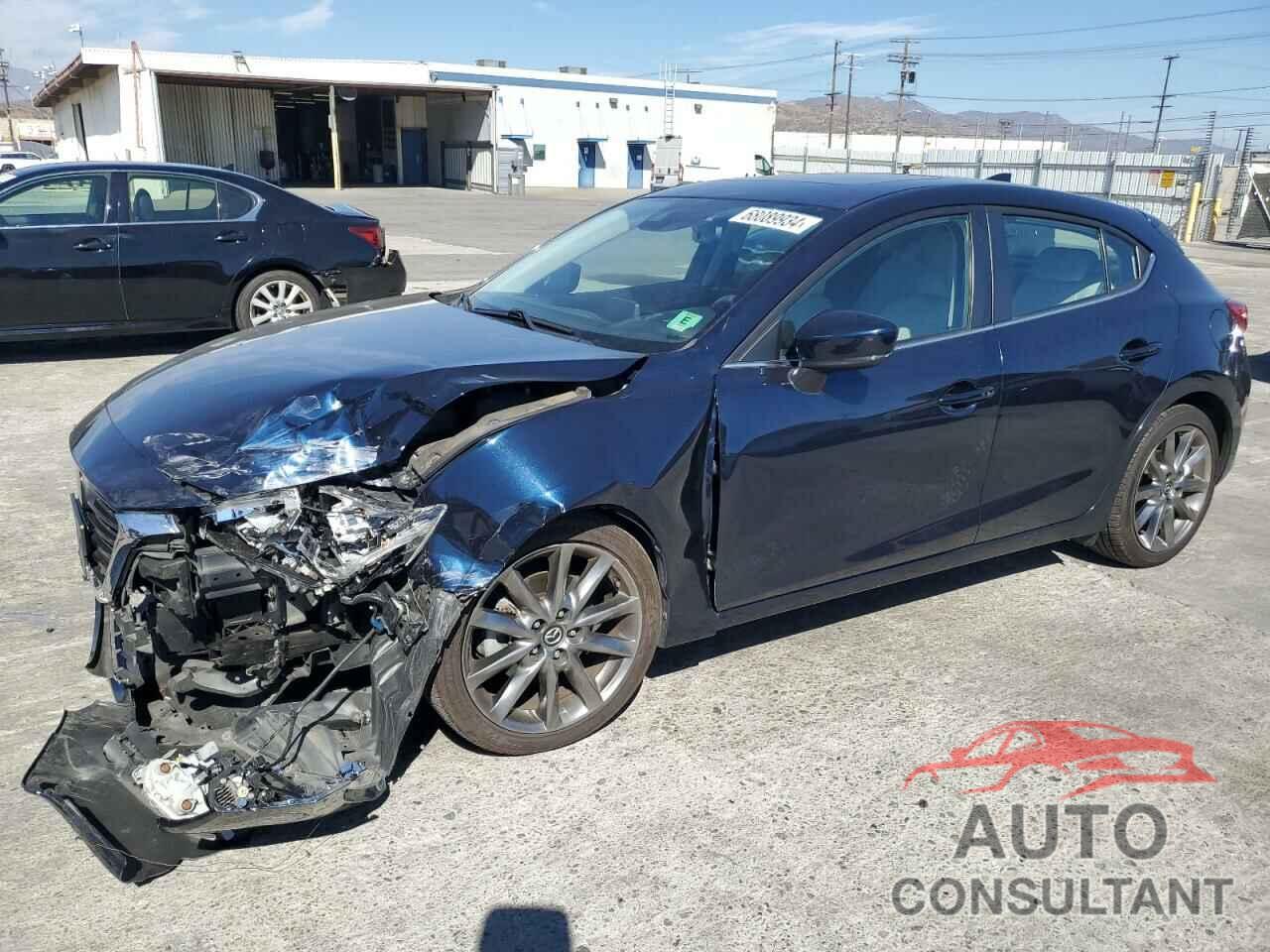 MAZDA 3 2018 - 3MZBN1M30JM255490