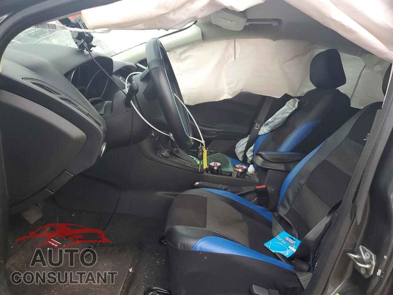FORD FOCUS 2017 - 1FADP3F21HL227379