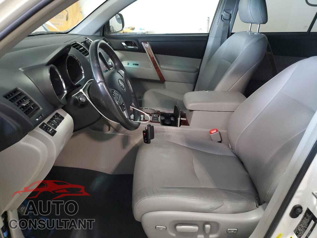 TOYOTA HIGHLANDER 2012 - 5TDYK3EH5CS070186