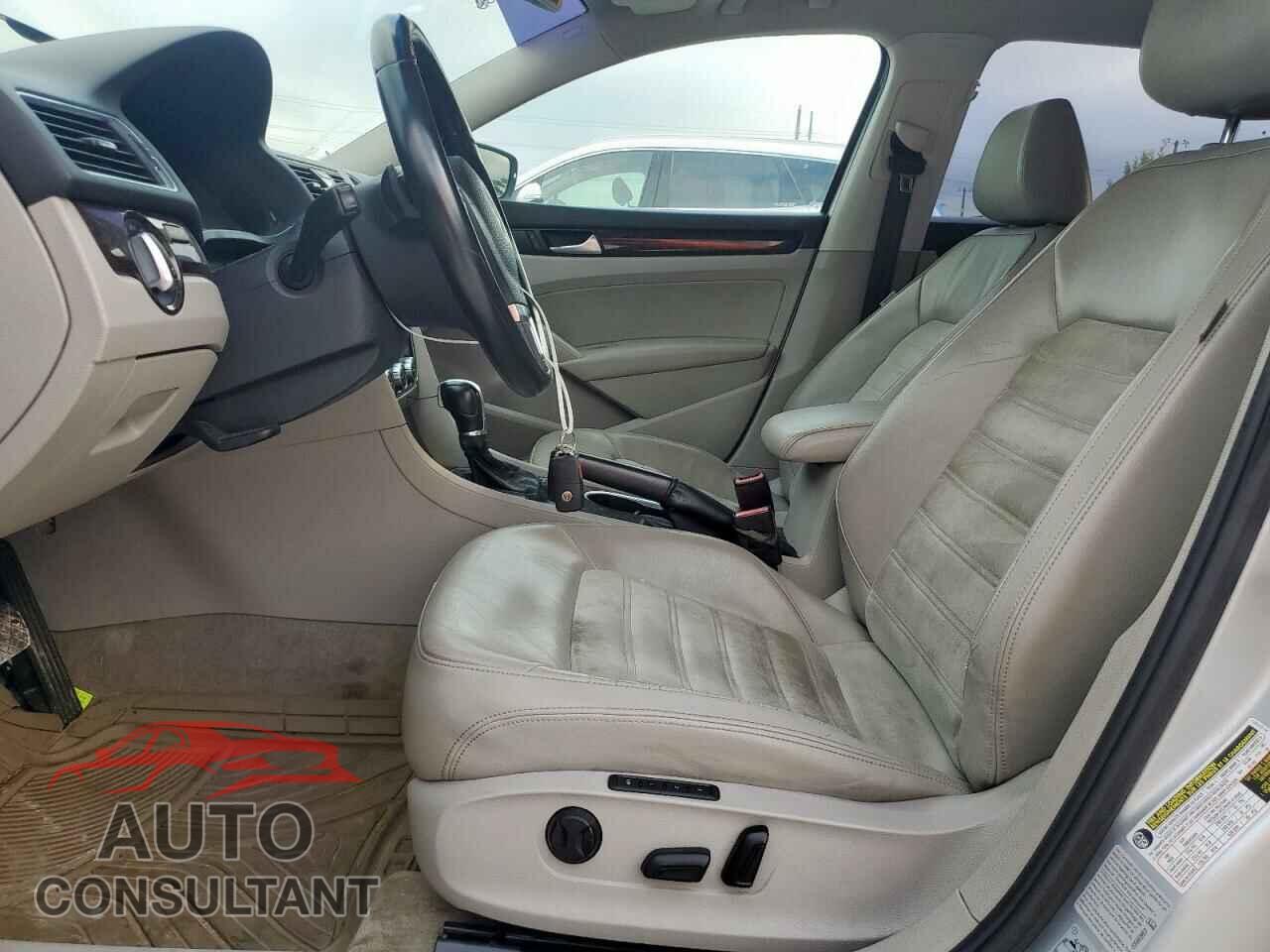 VOLKSWAGEN PASSAT 2015 - 1VWCM7A36FC117203