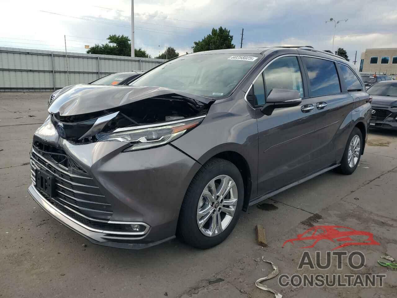 TOYOTA SIENNA 2024 - 5TDESKFC2RS128859