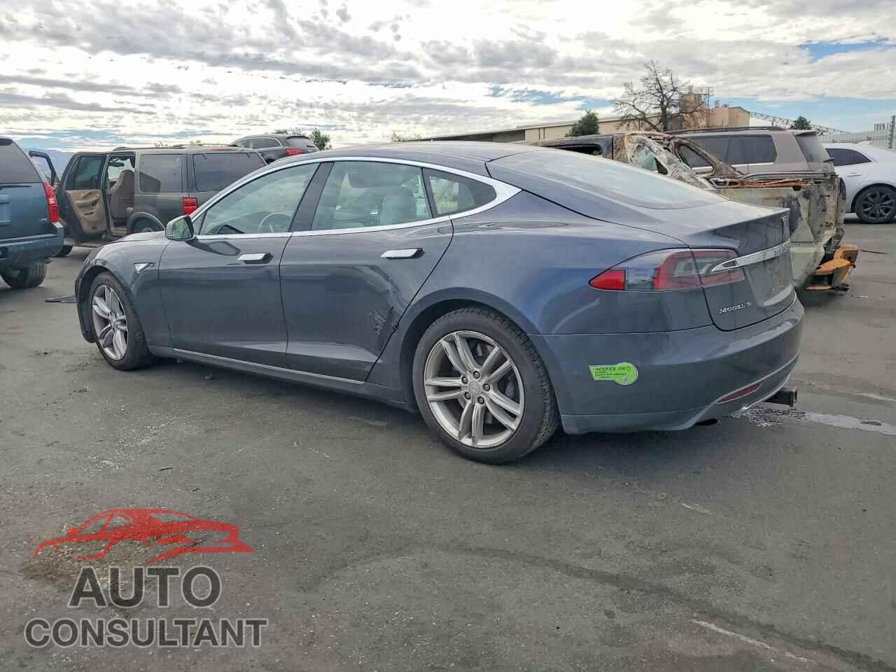 TESLA MODEL S 2015 - 5YJSA1E21FF110961