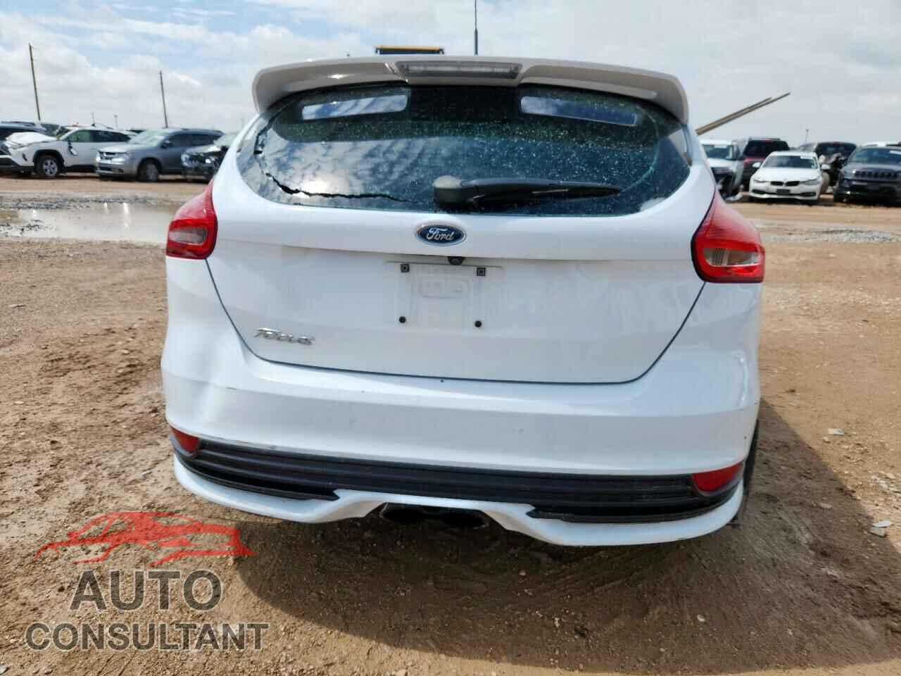 FORD FOCUS 2017 - 1FADP3L95HL348885