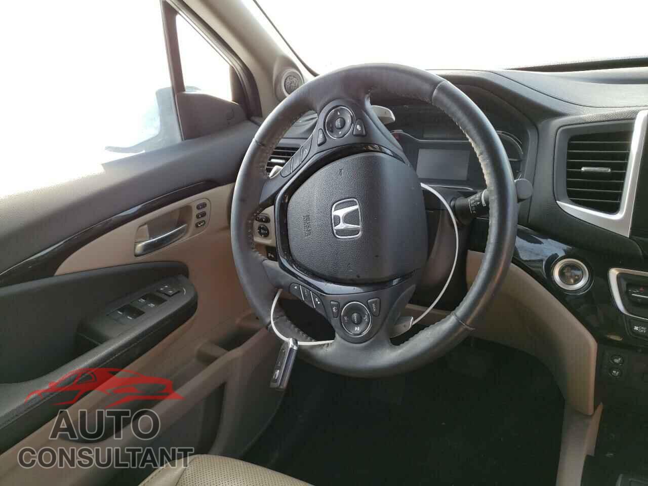 HONDA PILOT 2017 - 5FNYF6H02HB071920